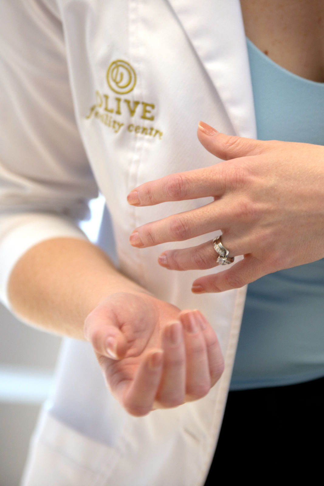 A doctor describing common causes of infertility with her hands